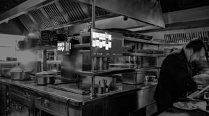 Annoncer Kitchen Management System in a professional restaurant kitchen