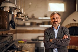 Owner monitoring business performance with Annoncer